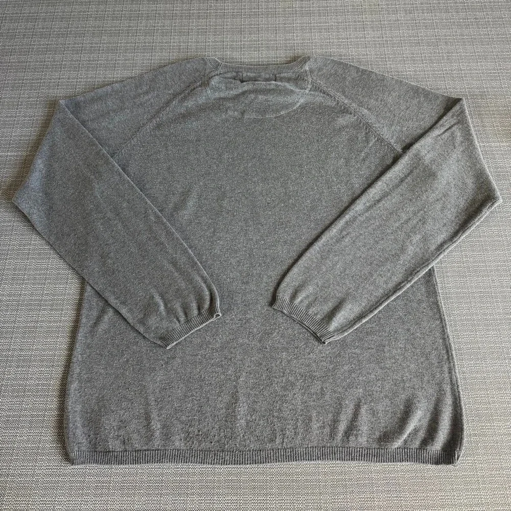 Gray Pull & Bear Sweater Mens Size XL.